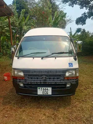 Toyota HiAce 2005 White
