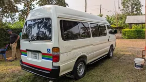 Toyota HiAce 2005 White