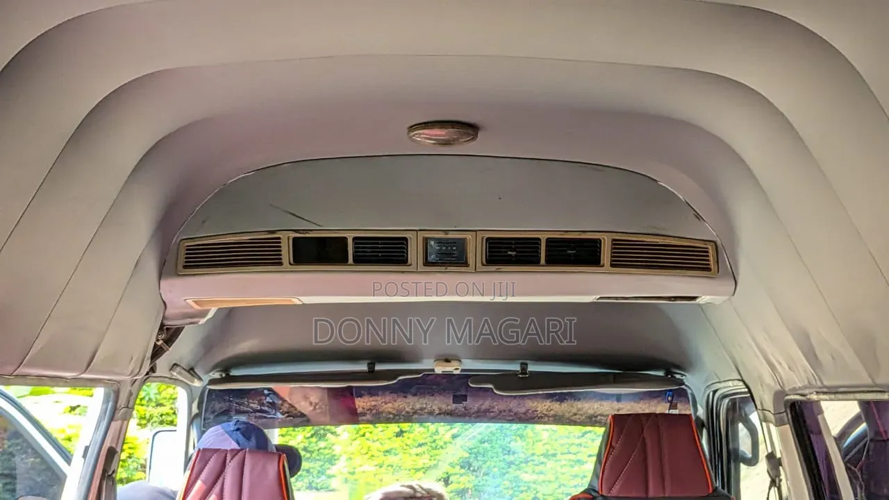 Toyota HiAce 2005 White