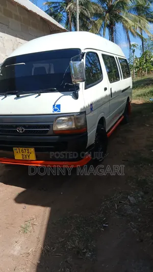 Toyota HiAce 2000 White