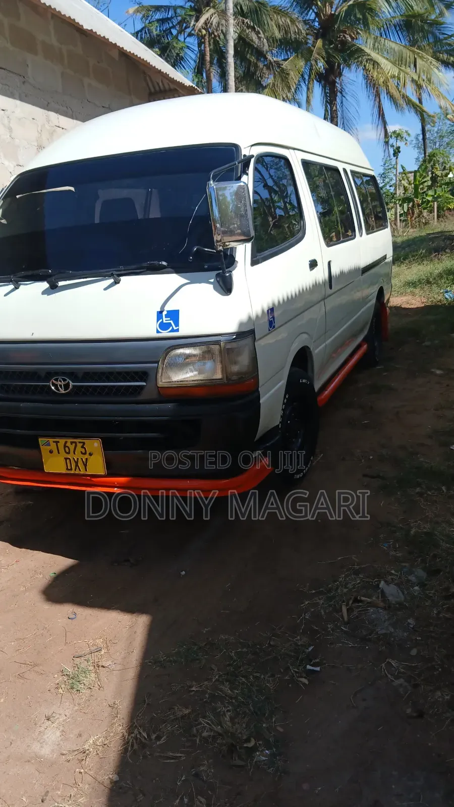 Toyota HiAce 2000 White