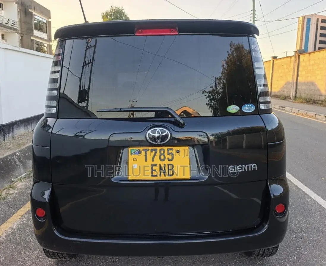 Toyota Sienta 2007 Black