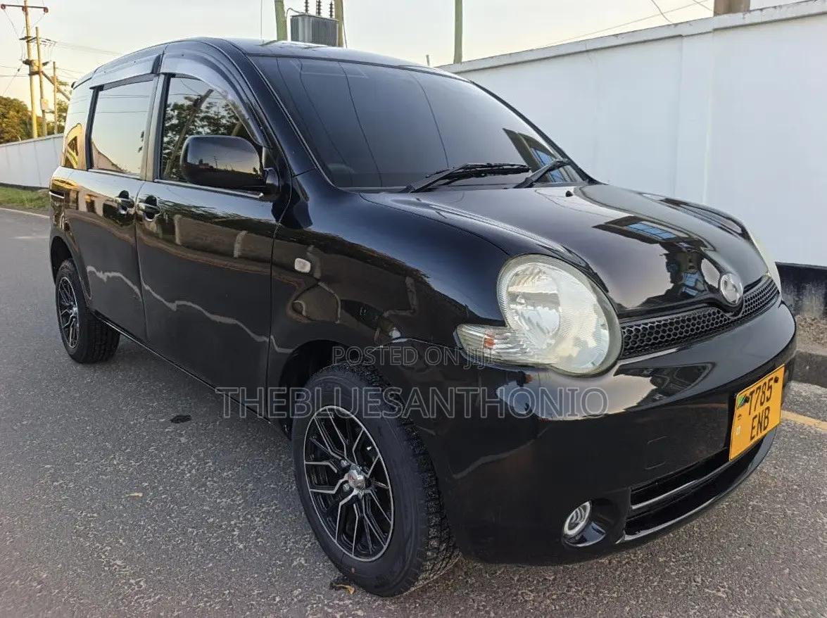 Toyota Sienta 2007 Black