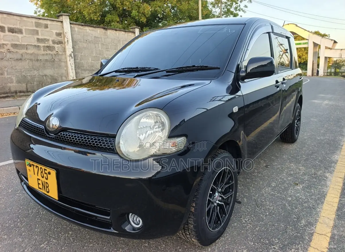 Toyota Sienta 2007 Black