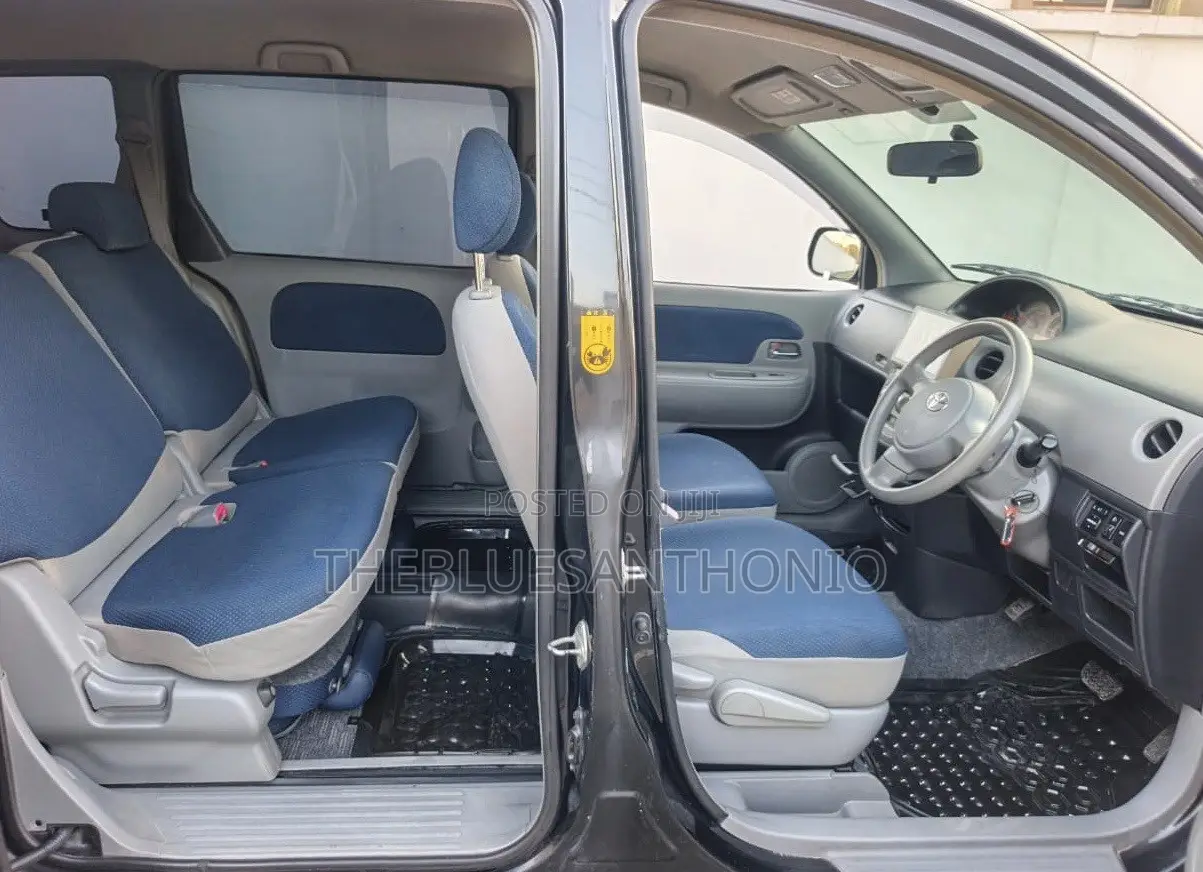 Toyota Sienta 2007 Black