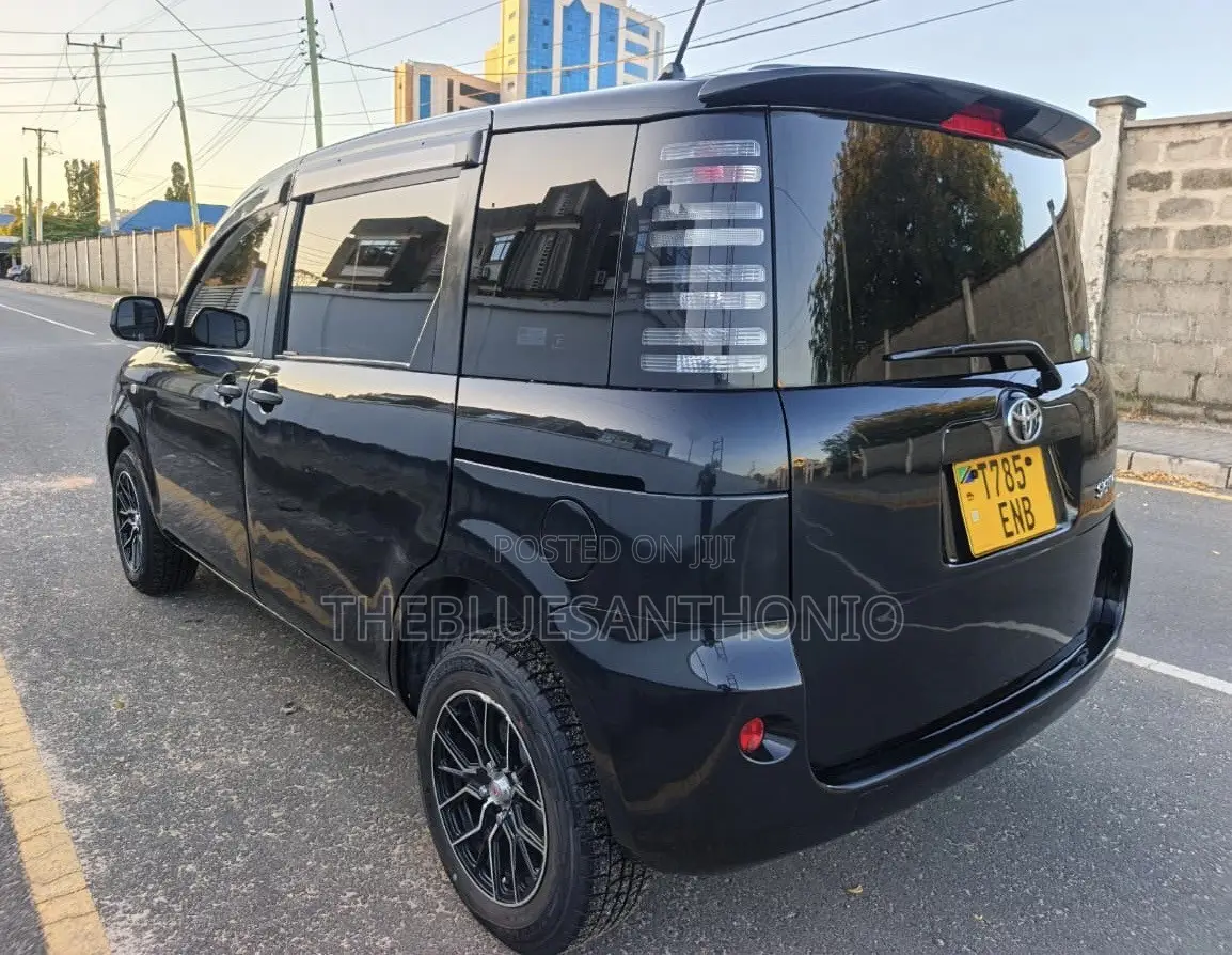 Toyota Sienta 2007 Black