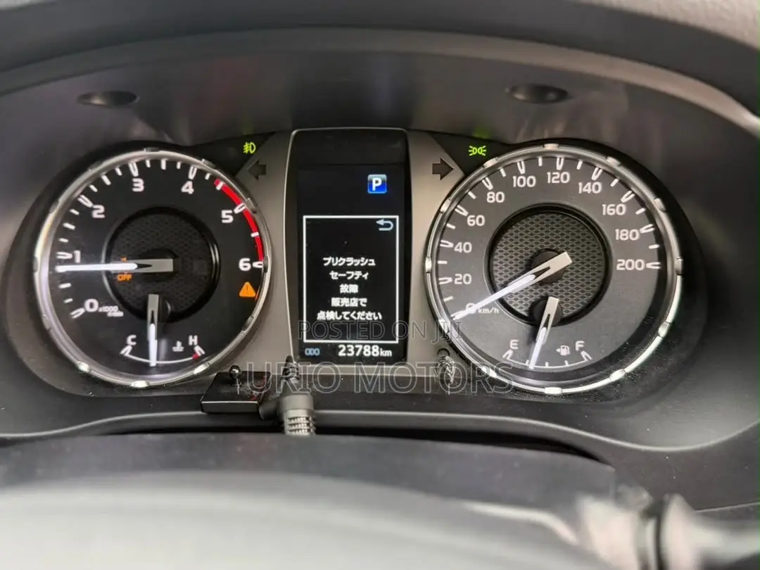 Toyota Hilux 2023 White