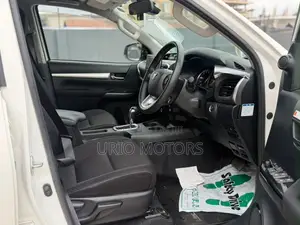 Toyota Hilux 2023 White