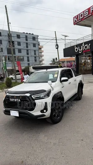 Toyota Hilux 2023 White