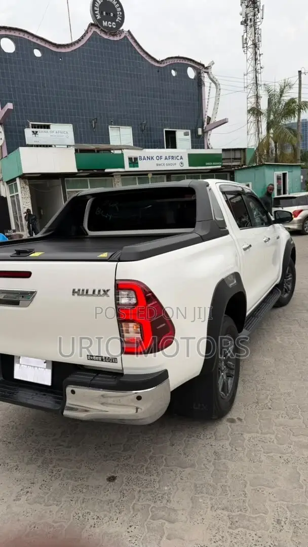 Toyota Hilux 2023 White