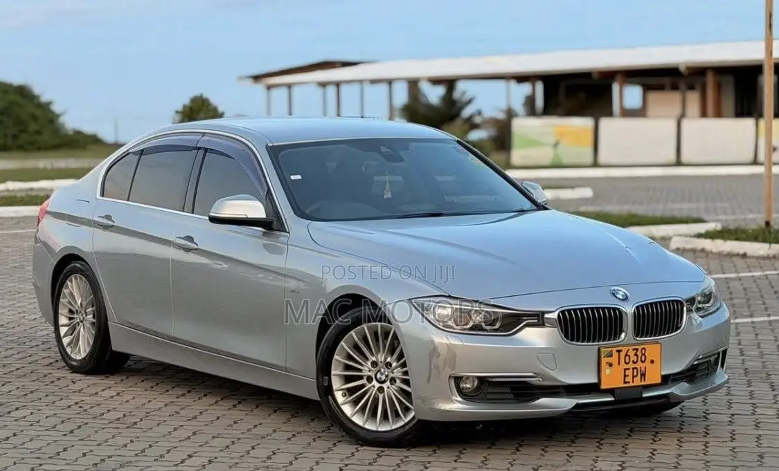 BMW 3 Series 320i RWD 2014 Silver