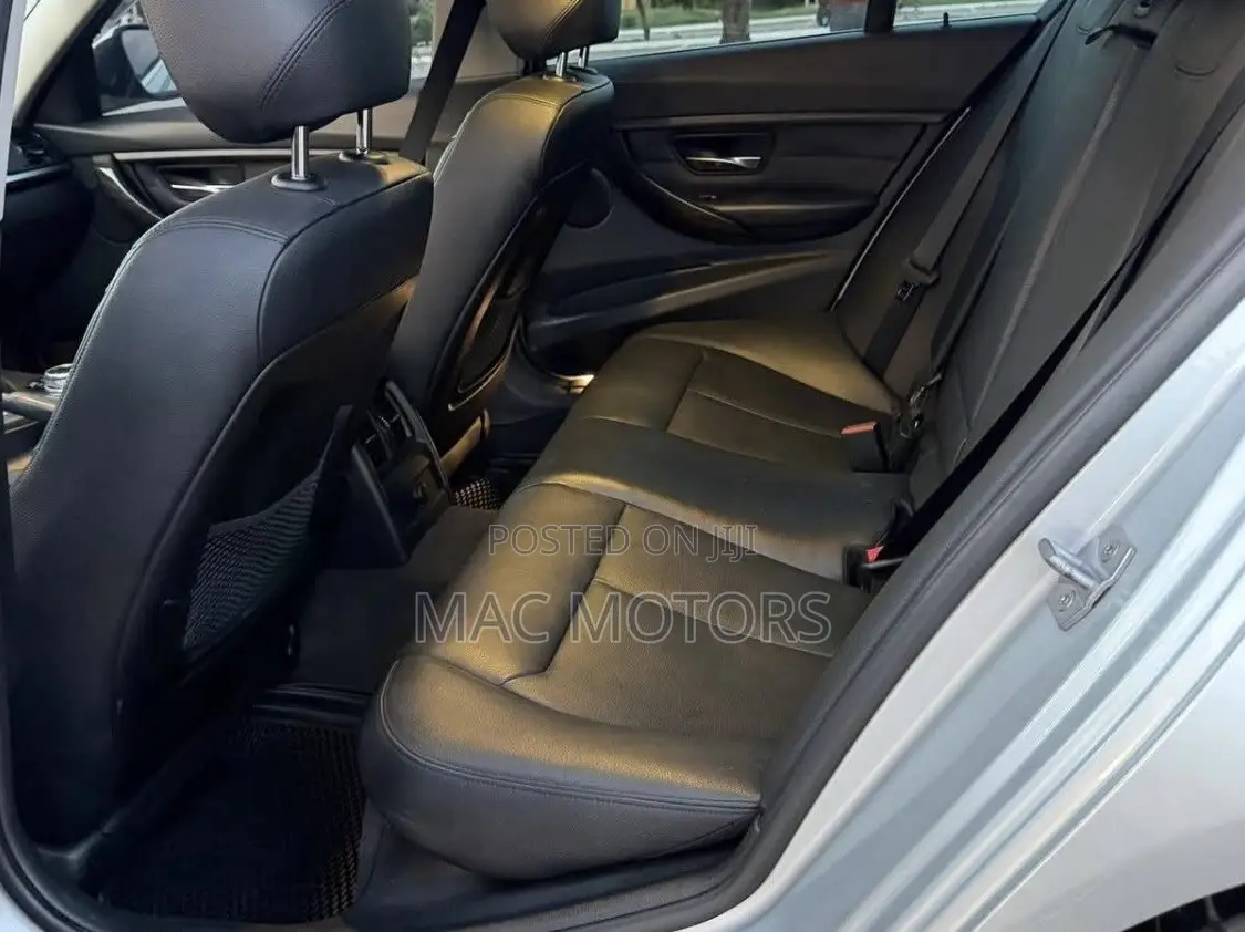 BMW 3 Series 320i RWD 2014 Silver