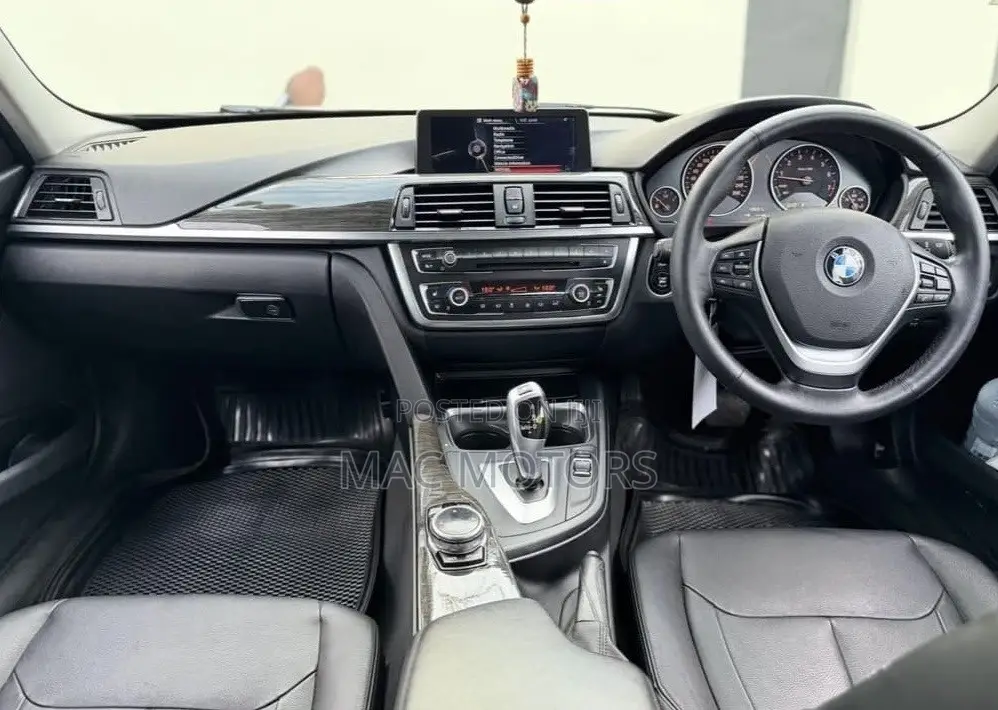 BMW 3 Series 320i RWD 2014 Silver