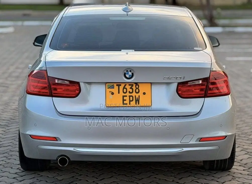 BMW 3 Series 320i RWD 2014 Silver