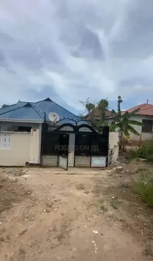 4bdrm House in Goba for sale