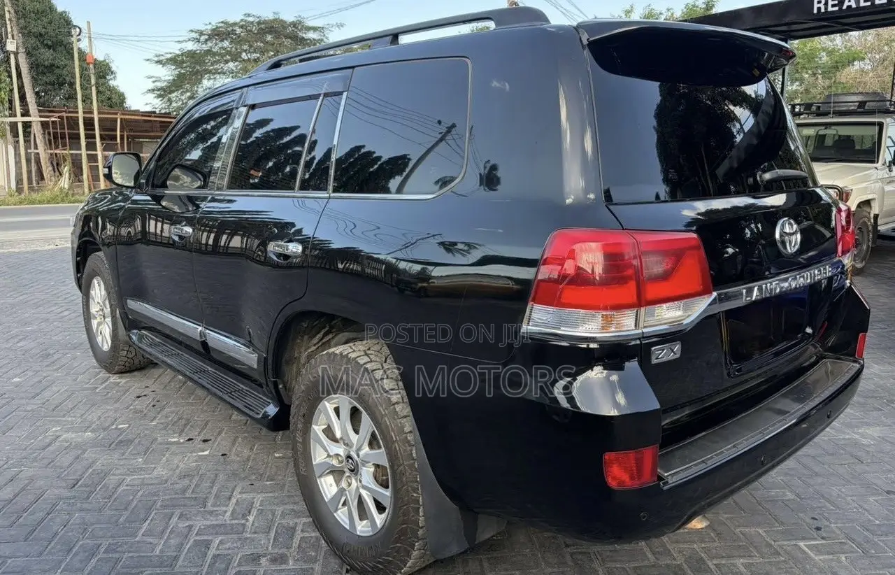 Toyota Land Cruiser 4.6 V8 ZX 2015 Black
