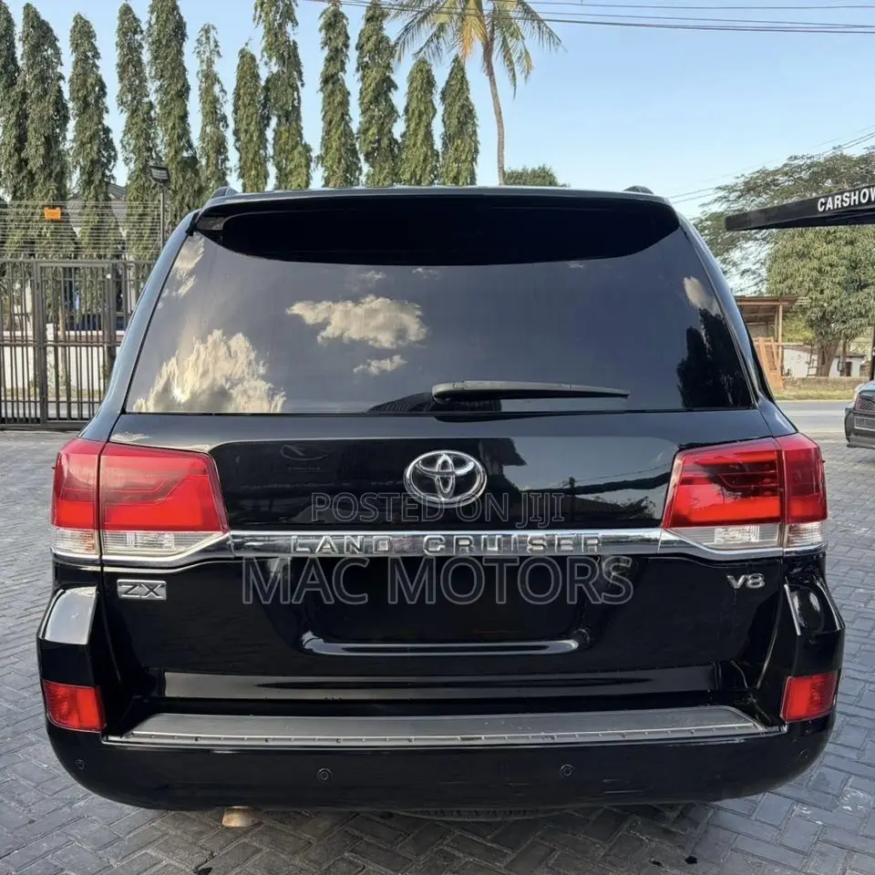 Toyota Land Cruiser 4.6 V8 ZX 2015 Black