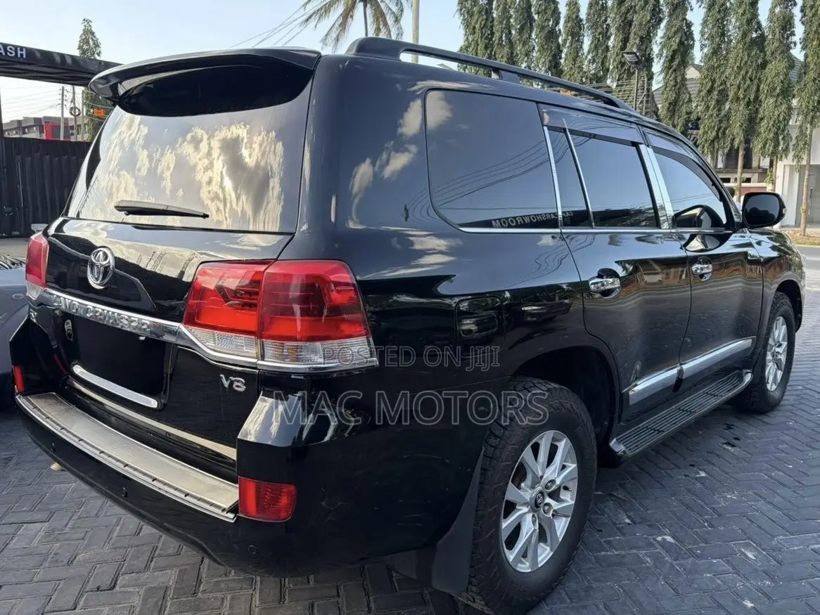 Toyota Land Cruiser 4.6 V8 ZX 2015 Black