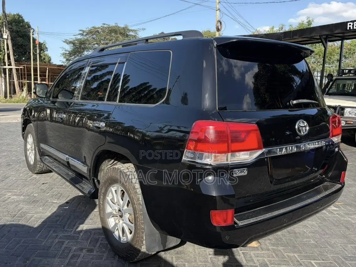 Toyota Land Cruiser 4.6 V8 ZX 2015 Black