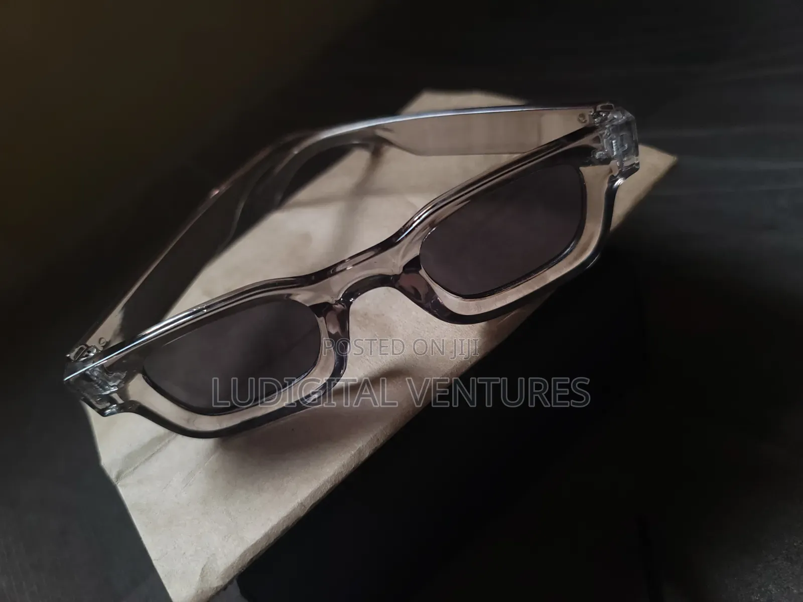 Gray Frames Sun Glasses /Classic Designs
