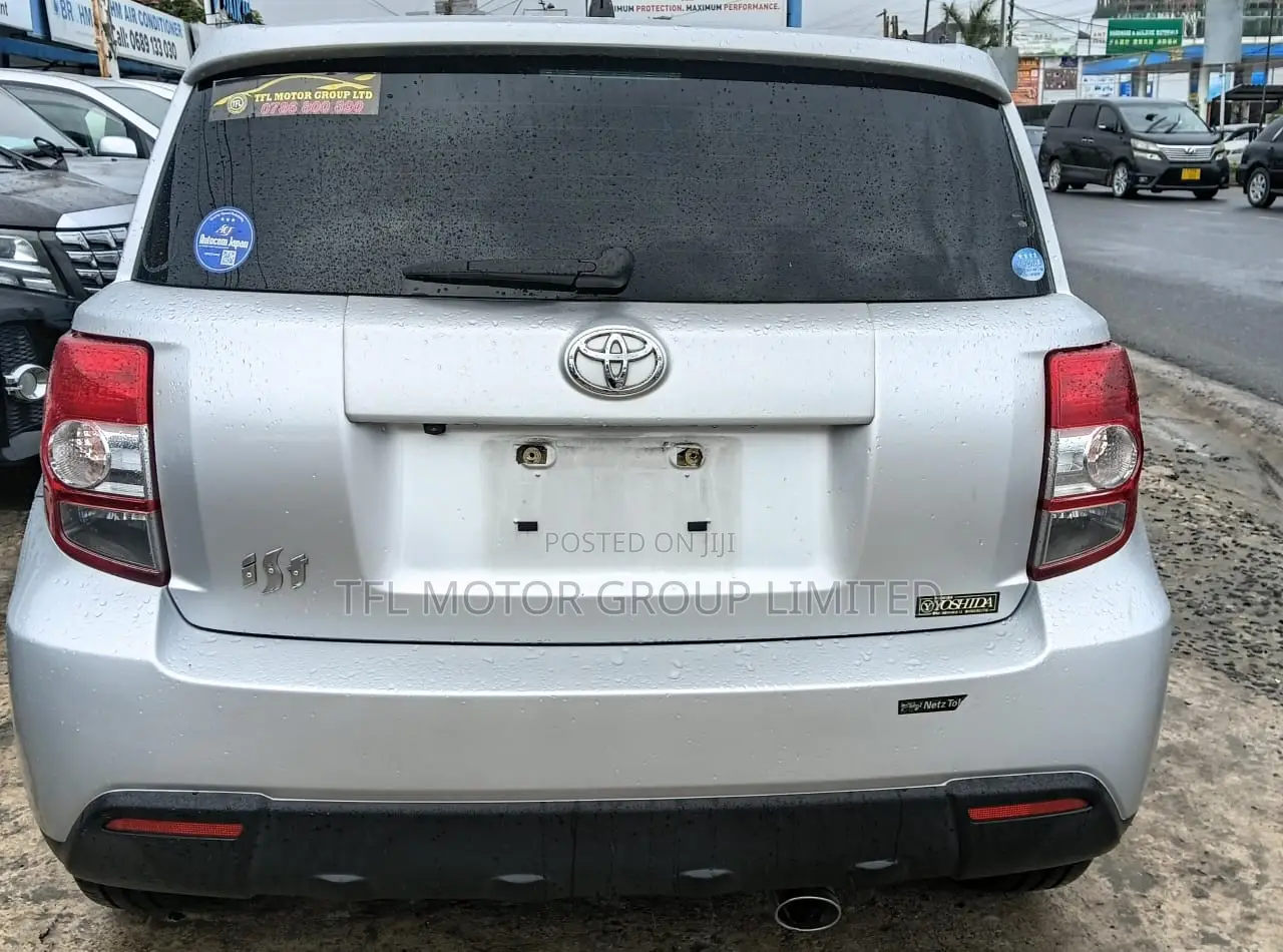 Toyota IST 2009 Silver