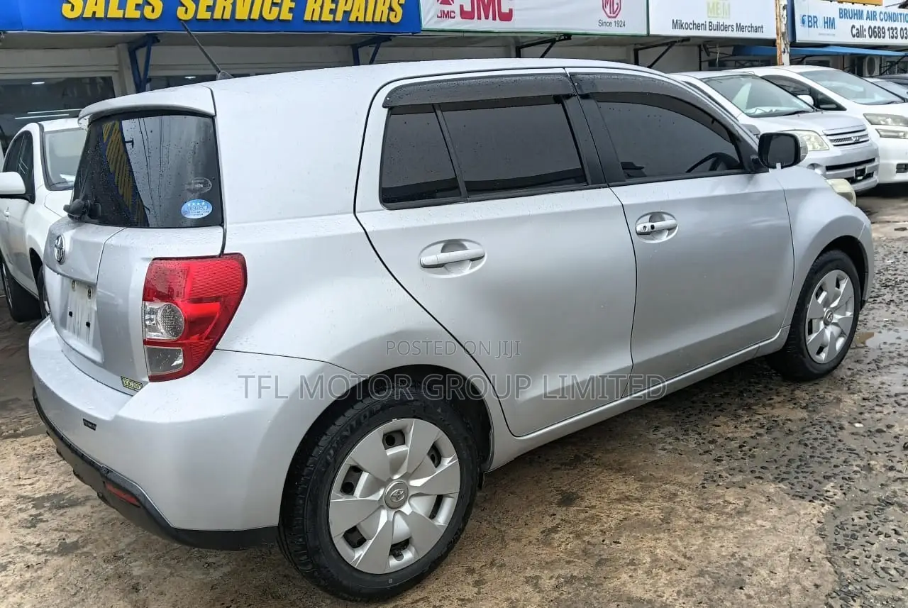 Toyota IST 2009 Silver
