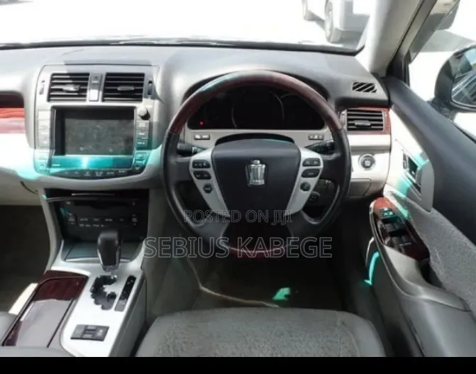 Toyota Crown 2010 Black