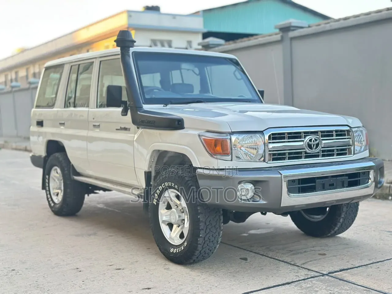 Toyota Land Cruiser 2011 White