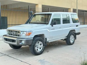 Toyota Land Cruiser 2011 White