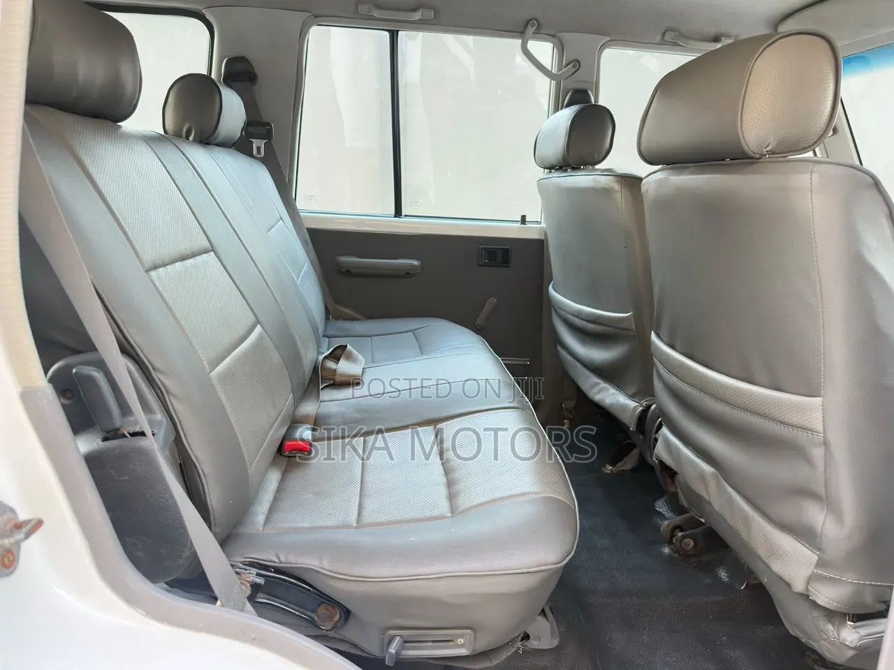 Toyota Land Cruiser 2011 White
