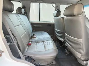 Toyota Land Cruiser 2011 White