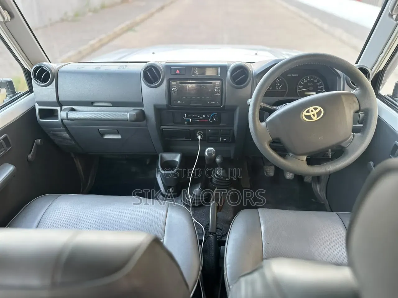 Toyota Land Cruiser 2011 White