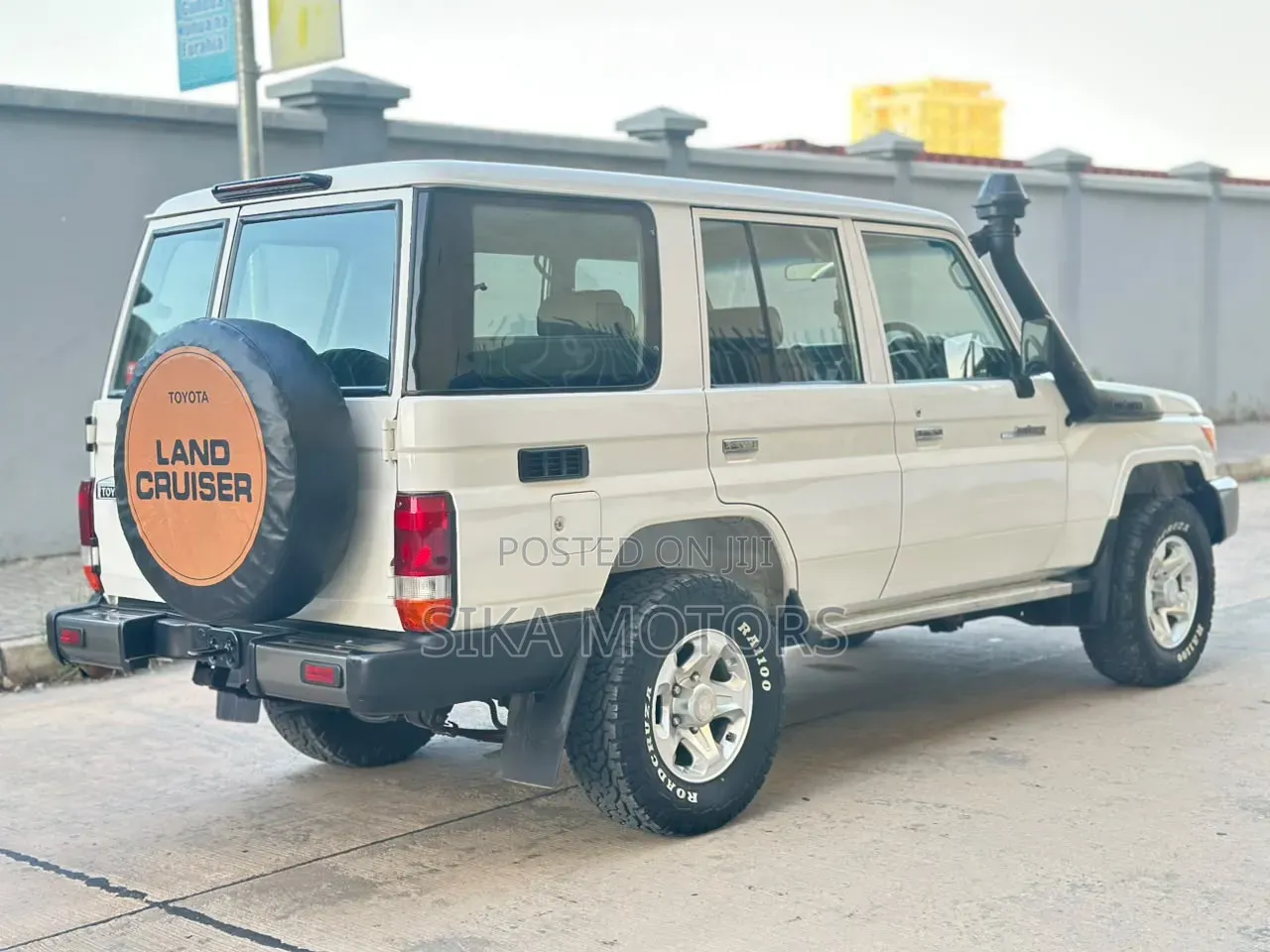 Toyota Land Cruiser 2011 White
