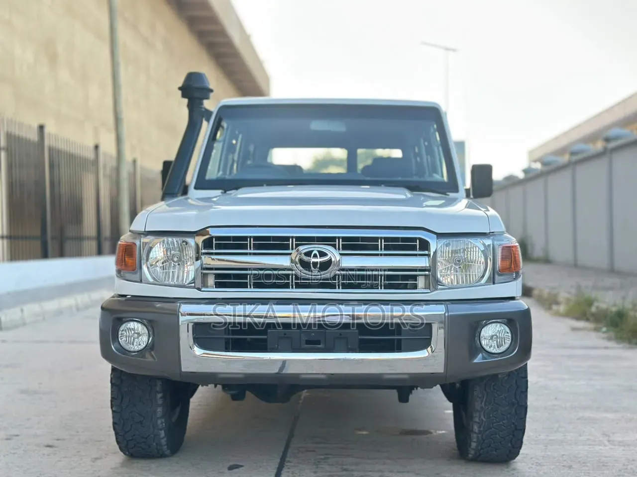 Toyota Land Cruiser 2011 White