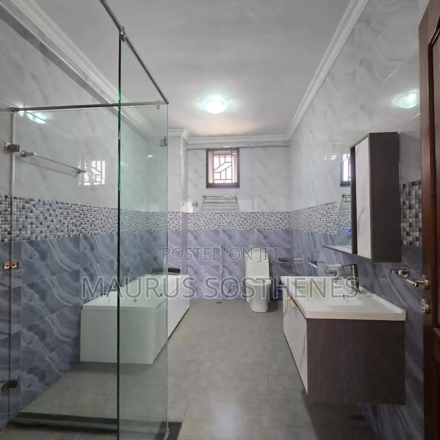5bdrm Villa in Oyster Bay for sale