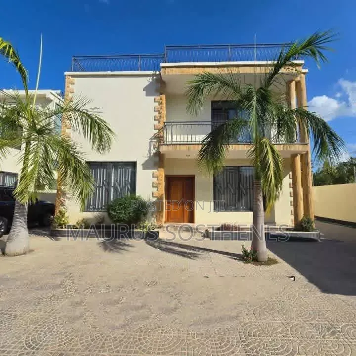 5bdrm Villa in Oyster Bay for sale
