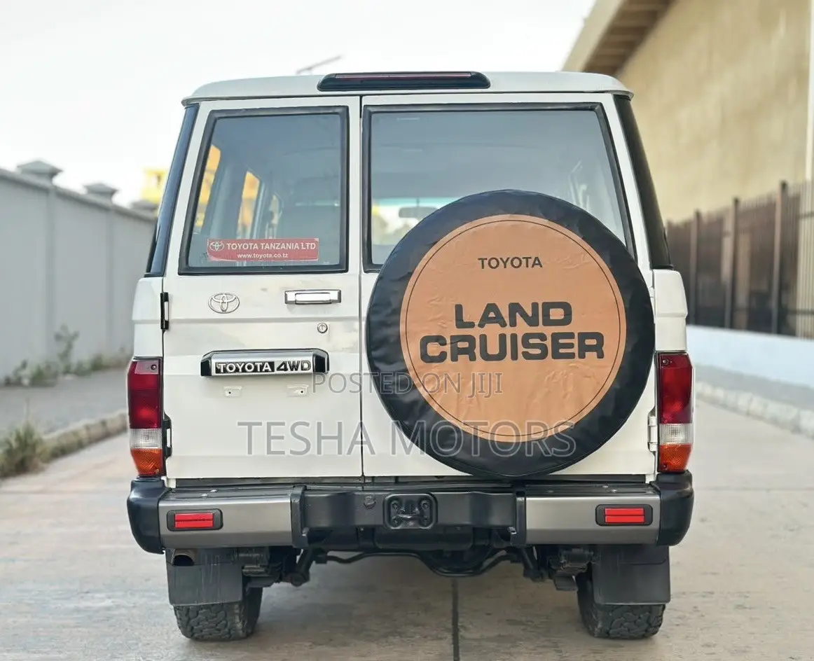 Toyota Land Cruiser Prado 2011 White
