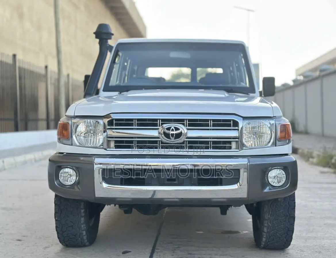 Toyota Land Cruiser Prado 2011 White
