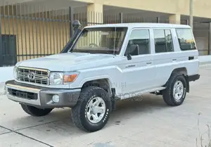 Toyota Land Cruiser Prado 2011 White