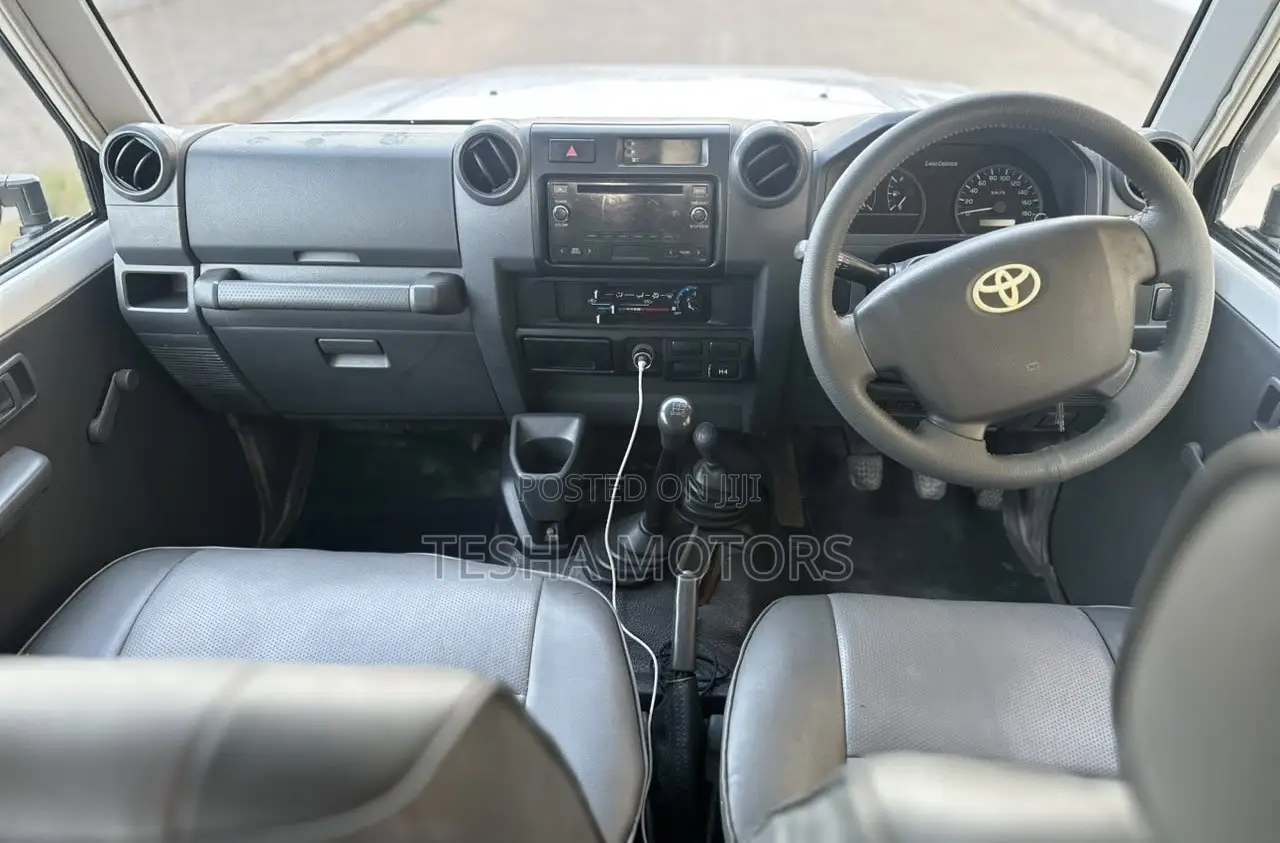 Toyota Land Cruiser Prado 2011 White