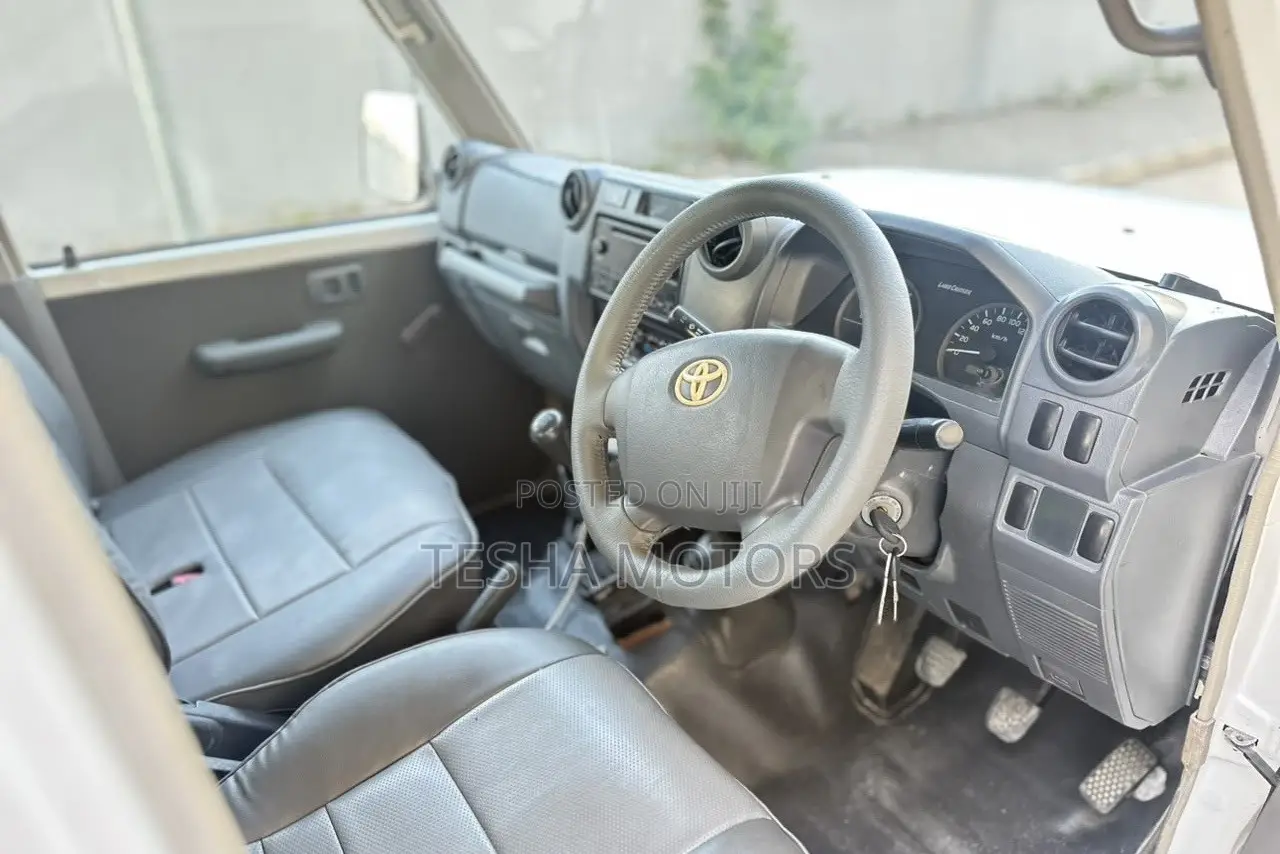 Toyota Land Cruiser Prado 2011 White