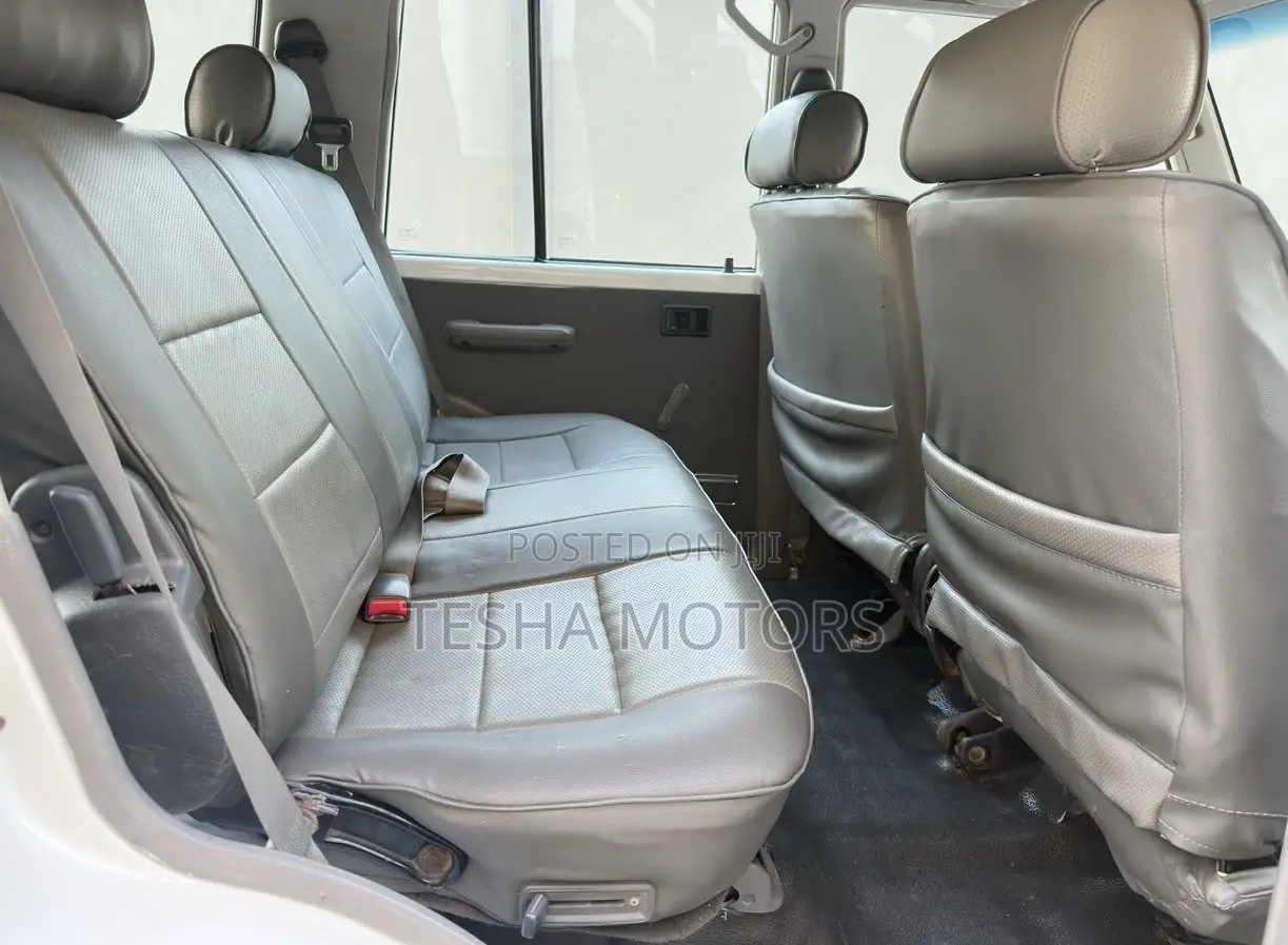 Toyota Land Cruiser Prado 2011 White