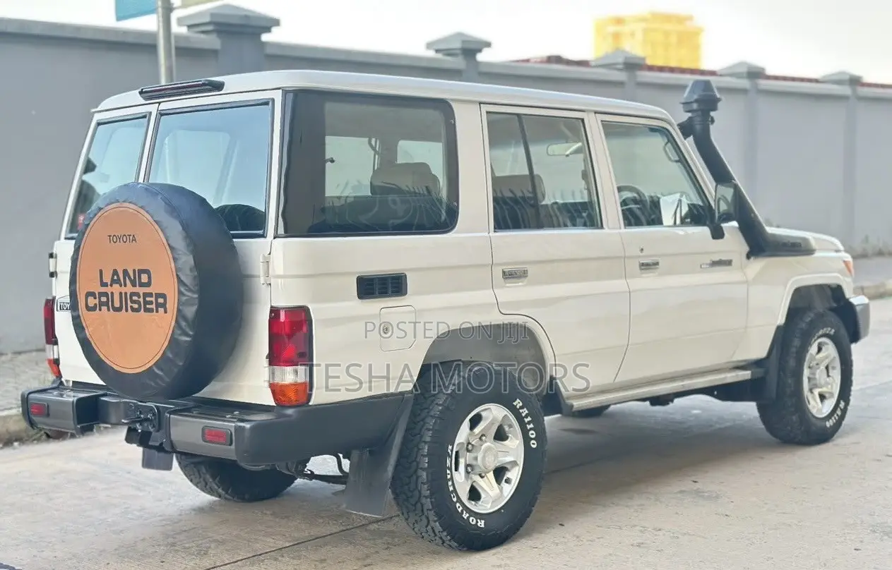 Toyota Land Cruiser Prado 2011 White