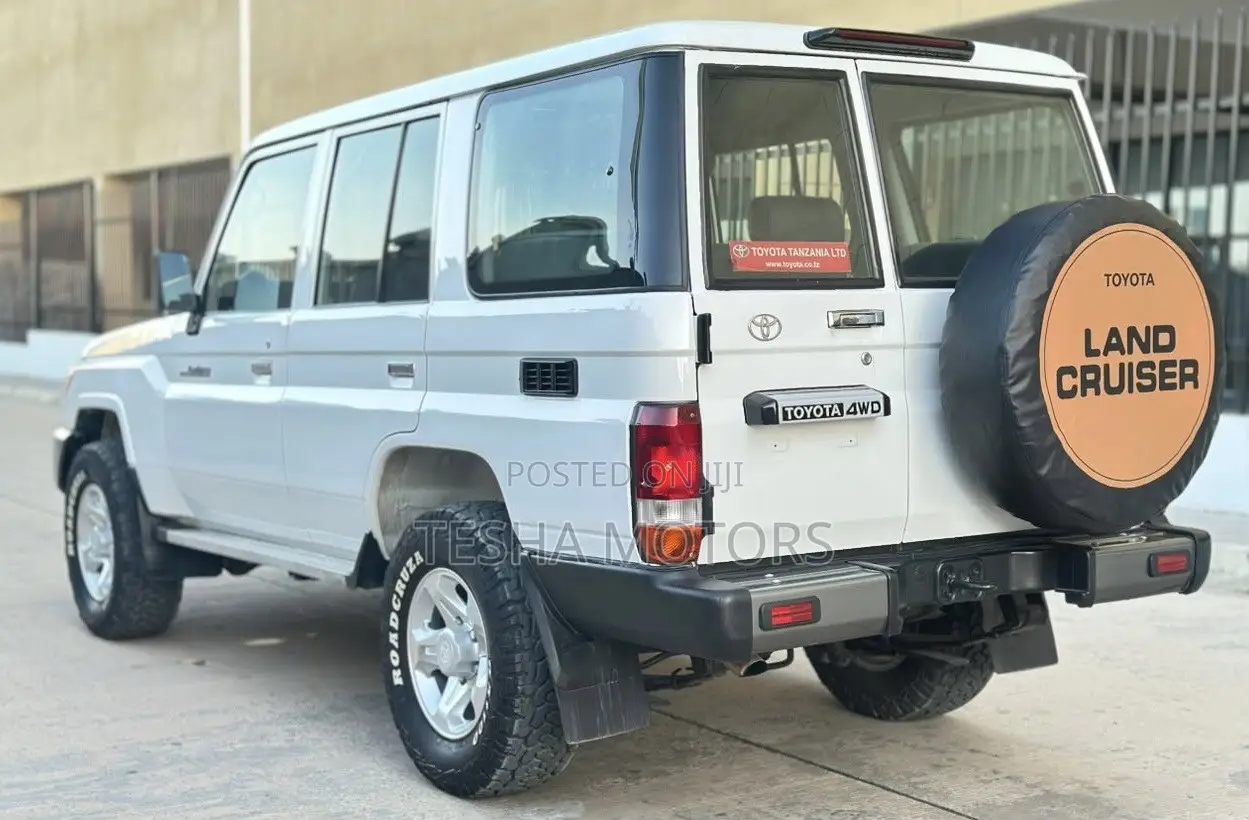 Toyota Land Cruiser Prado 2011 White