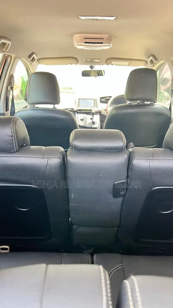 Toyota Wish 2014
