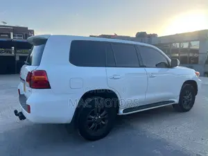 Toyota Land Cruiser 2010 White