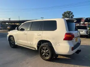 Toyota Land Cruiser 2010 White
