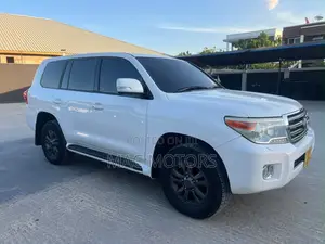 Toyota Land Cruiser 2010 White