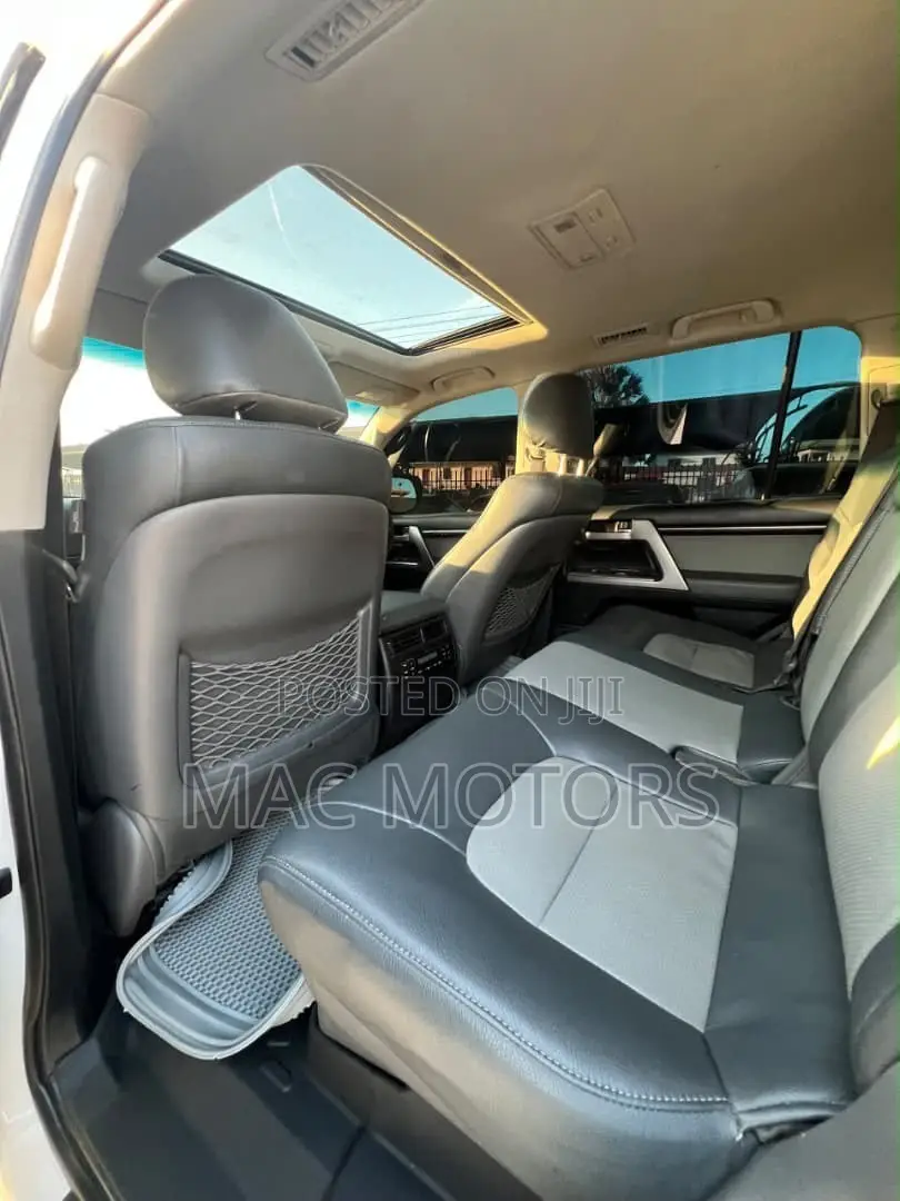 Toyota Land Cruiser 2010 White