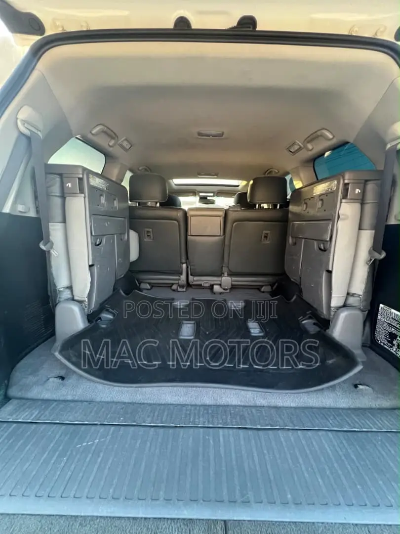 Toyota Land Cruiser 2010 White